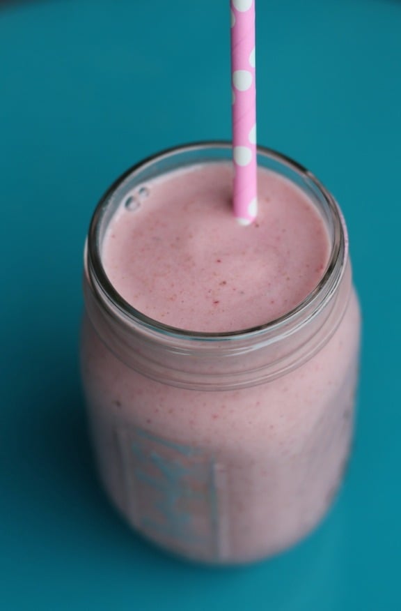 thick-creamy-strawberry-banana-protein-shake-paleomg