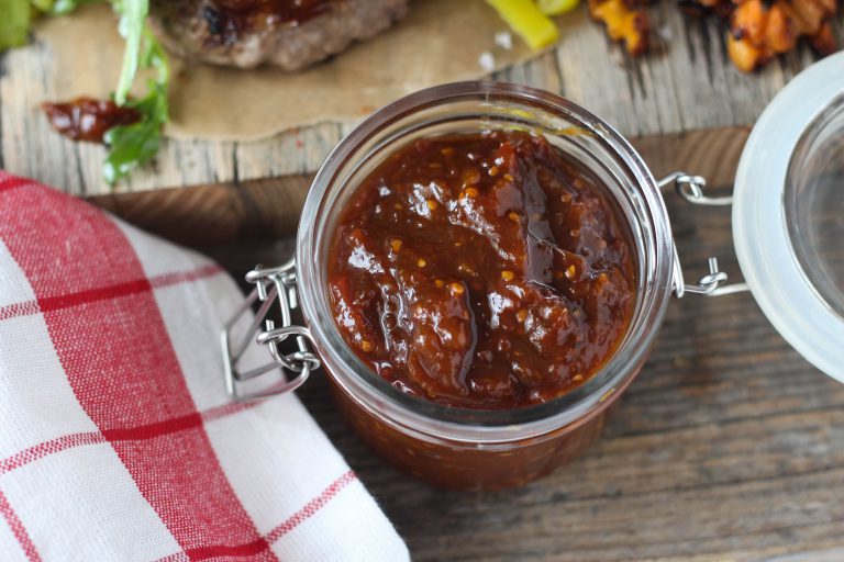 Candied Bacon Loaded Burgers w/ Tomato Jam PaleOMG