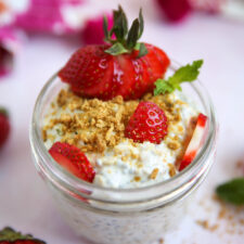 Strawberry Cheesecake Overnight Oats-image